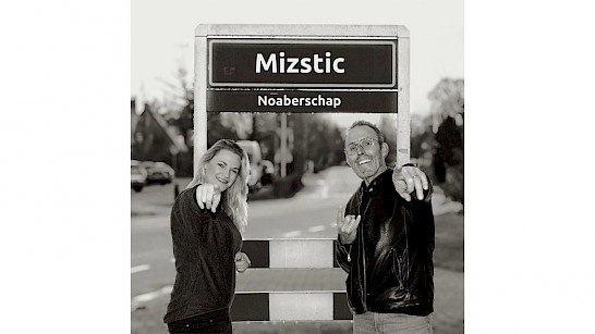 Nieuw nummer over Naoberschap van duo Mizstic