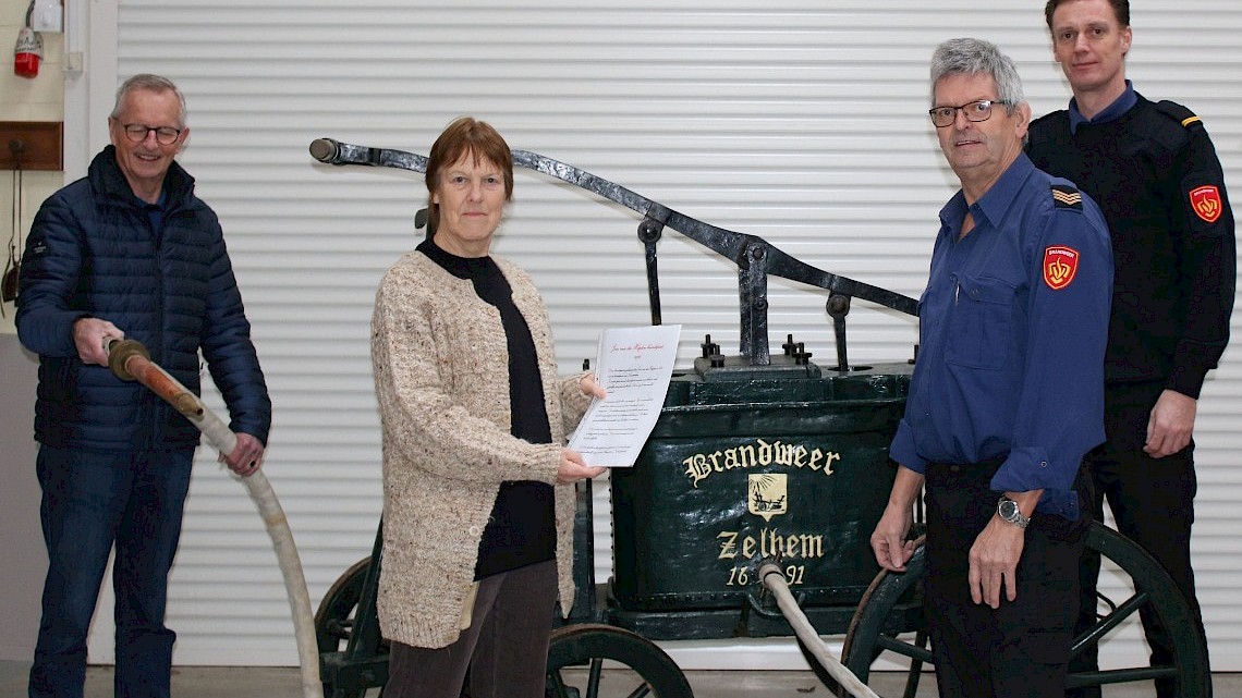 Historische brandspuit van brandweer Zelhem voor Museum Smedekinck